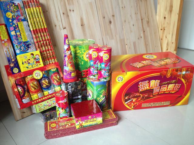 正如光明网提到的,可以分时段,分地域燃放烟花爆竹,然后就是多点烟花