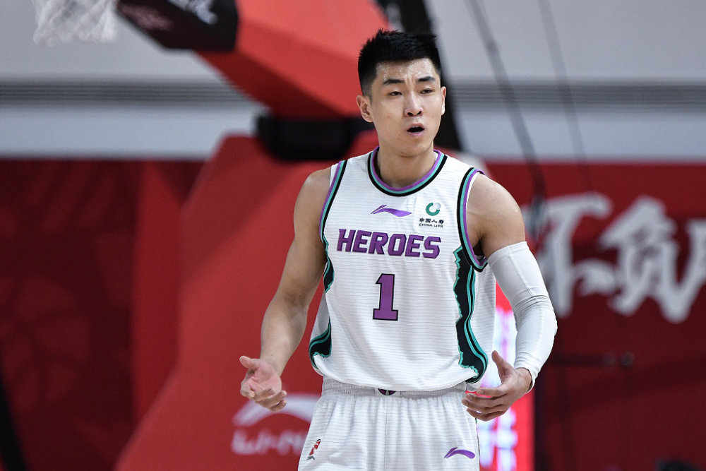 太不容易了!大过年的赵继伟要把它炖了,高诗岩起哄却遭他反击