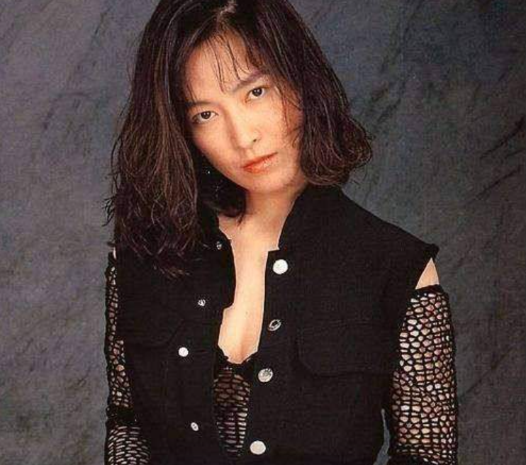 一直想让居间惠队长和大古在一起啊,感觉居间惠比丽娜更迷人啊,真的是