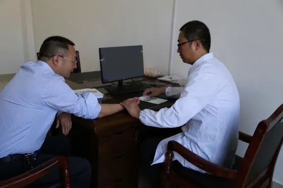 心肌梗塞|38岁男子腹疼，查出心梗，专家提醒：识别5大“警讯”，别病急乱投医