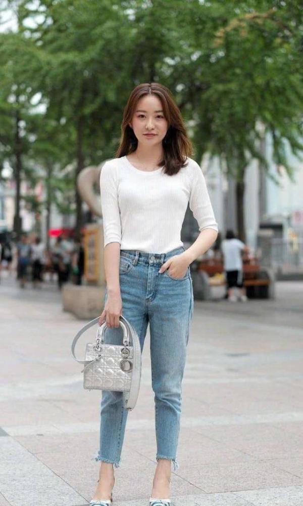 时尚牛仔裤帅气大方优雅不凡,尽显你清爽靓丽的窈窕身