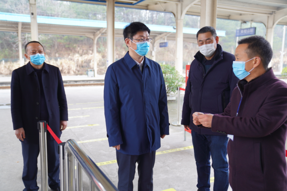 张劲松看望慰问大年除夕坚守岗位一线干部职工