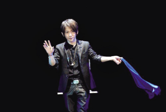 不愧是刘谦被封杀8年后再登春晚一出手就毁了the9团名