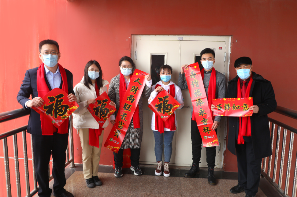 在日照就是家校地连心温暖因疫情无法返乡就地过年学子