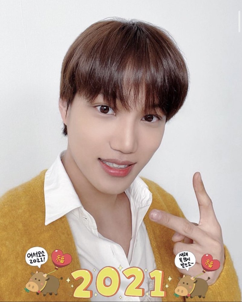 exo发新年自拍边伯贤黑发显白张艺兴反差萌吴世勋自曝无滤镜原图