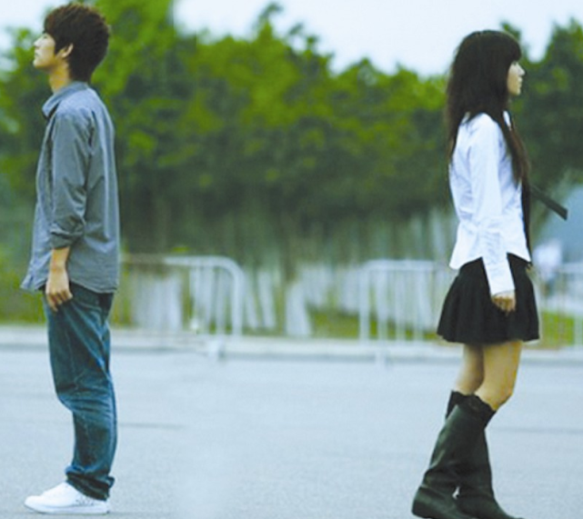 分手后,是该放手还是挽回