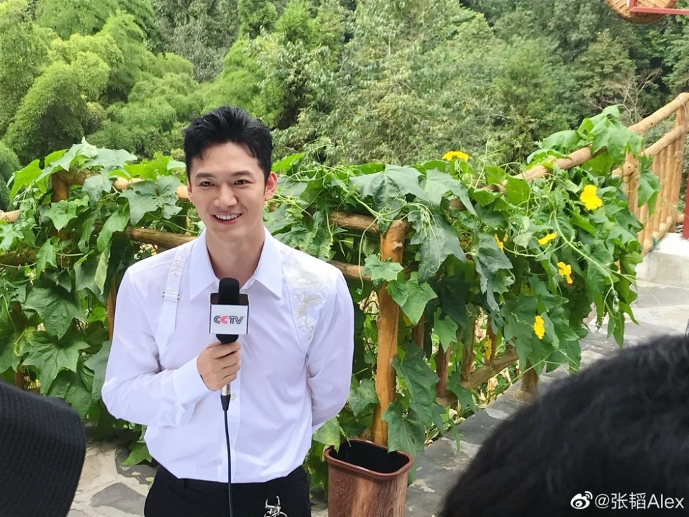 央视春晚帅主持张韬是四川安岳的他自己说