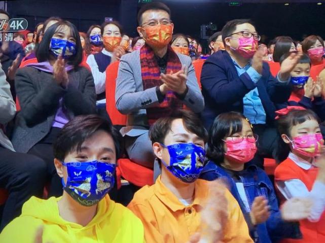 春晚上的口罩健康与幸福的中国年