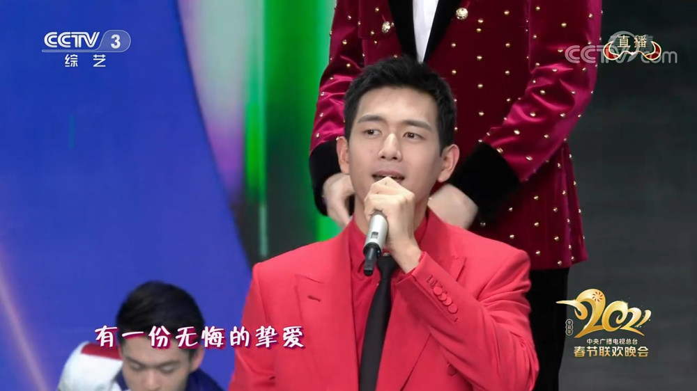 李现二次上春晚难度升级唱跳首秀太可爱网友行走的铁憨憨