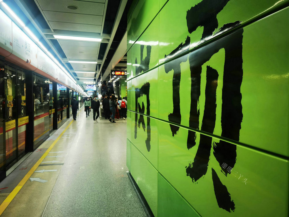 实拍广州6个地铁站在就地过年的倡议下坐车的寥寥无几