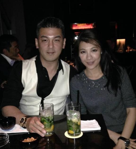 二婚贾静雯与老公开豪车拿外卖,如厕都黏一起,前夫生活一言难尽