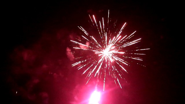 花炮声声辞旧岁牛转乾坤好运来