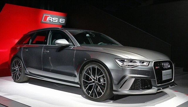 相比普通版本的奥迪a6轿车,该车在外观方面不仅采用了个性化的旅行版