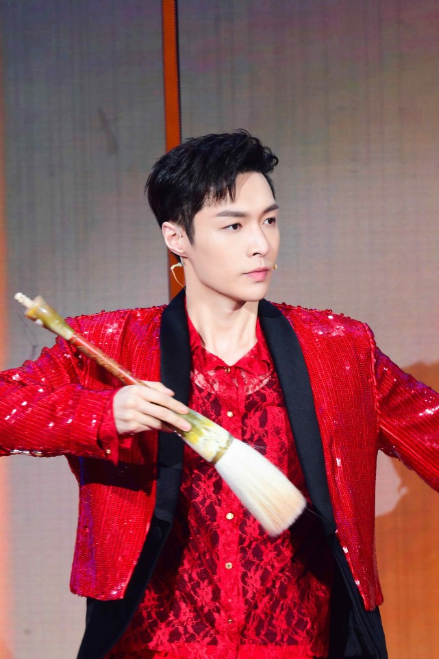 张艺兴五登央视春晚全场九零后艺人中唯一单独舞台