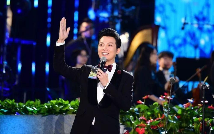 2021央视春晚5位主持人毕业于哪些大学?总有人不向命运低头