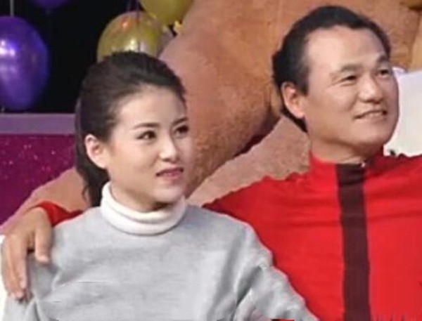 歌手张行近照身形圆润苍老难认年近60落魄跑商演娇妻小他27岁