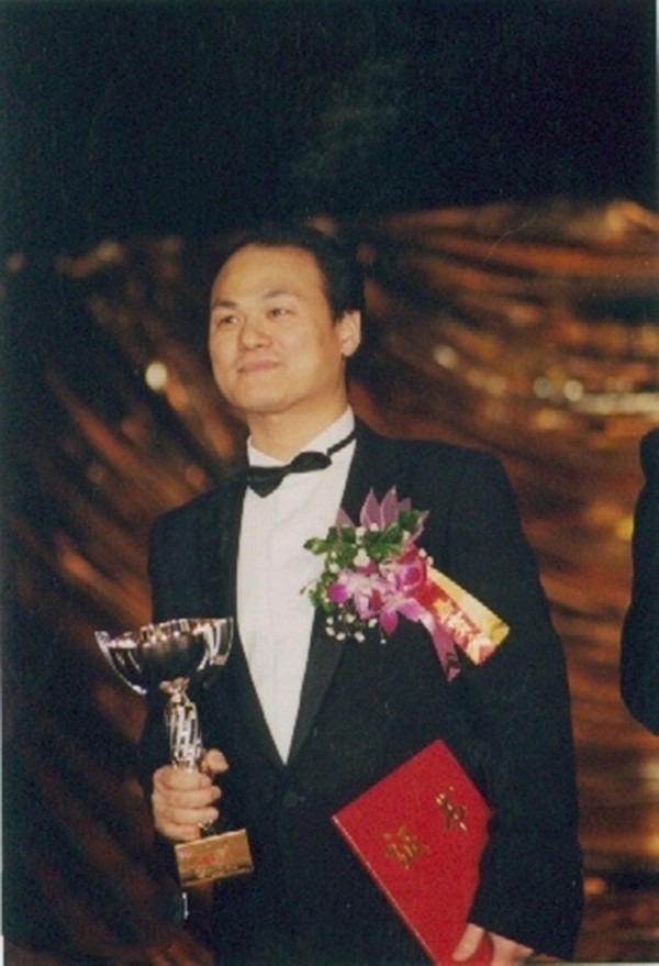 歌手张行近照身形圆润苍老难认年近60落魄跑商演娇妻小他27岁