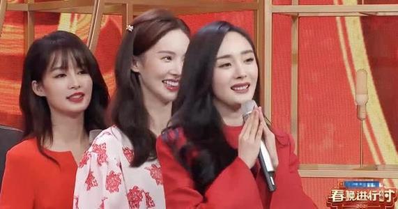 杨幂金晨李沁春晚舞台同框比美有一个人胖了看看谁赢了