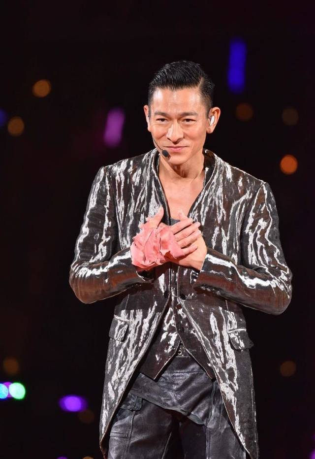 2021年的春晚你有被谁惊艳到我被刘德华惊艳到了太帅了