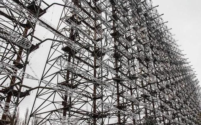 图为超视距雷达阵列