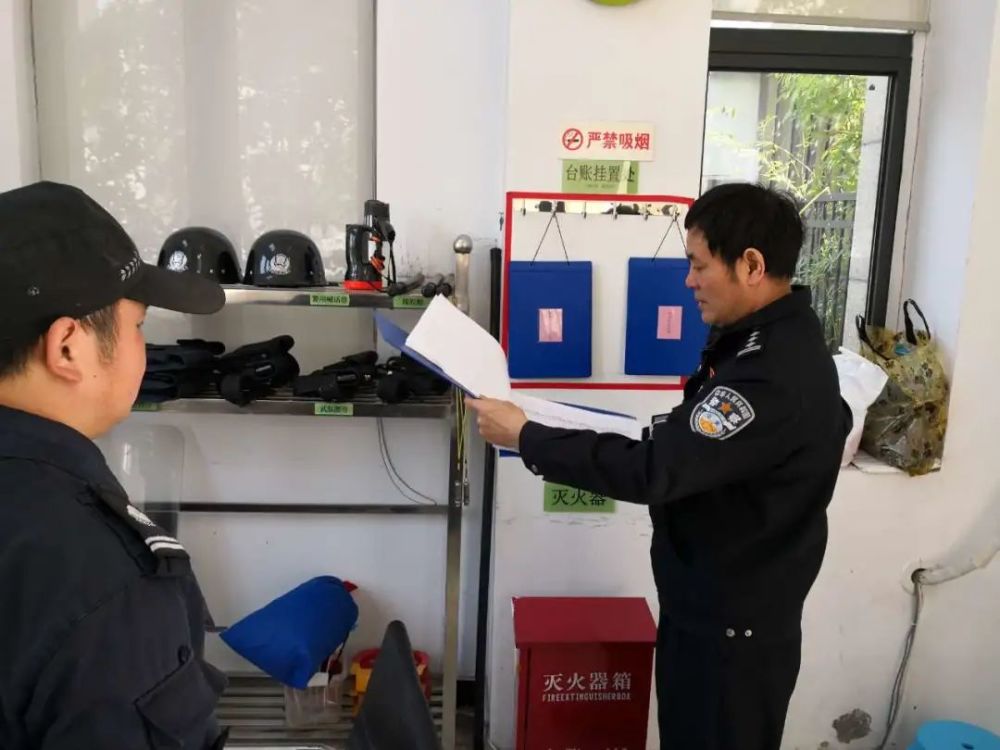 除夕夜,钱塘新区分局金沙湖派出所值班的民警中,有一位民警的年龄比