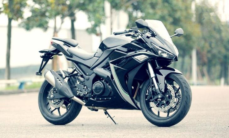 平民跑车魅影300配水冷异步双缸引擎凭实力打破地平线传言