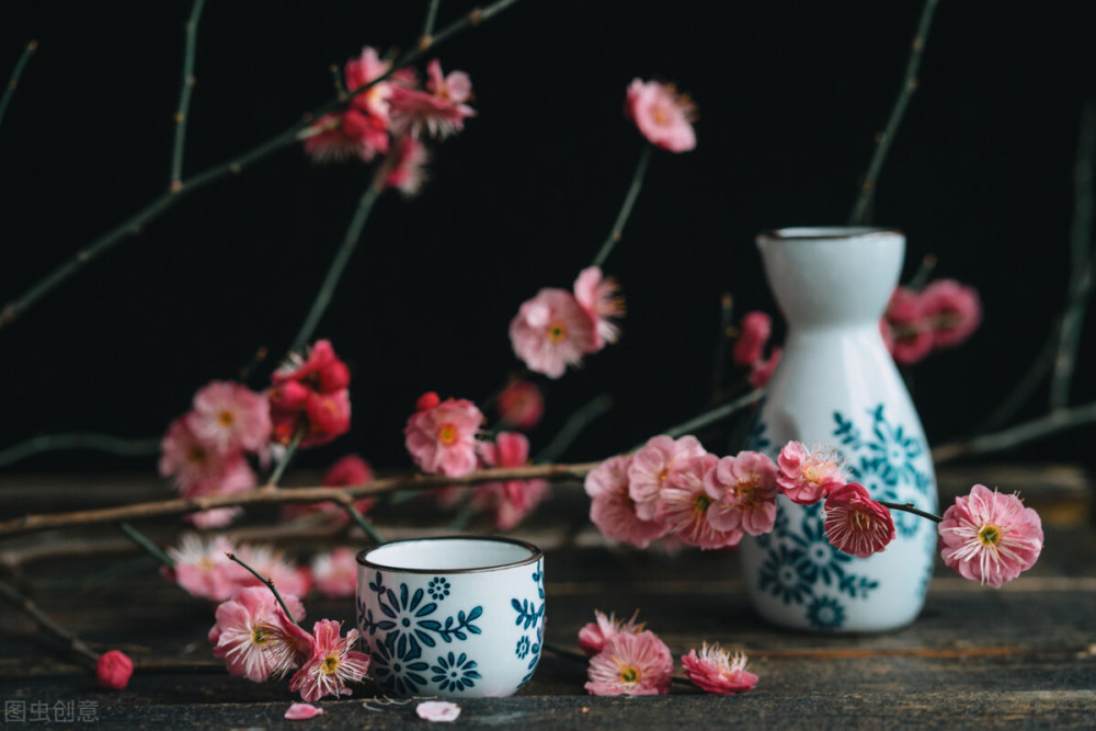 前街燈火客如雲.又是柳梢元夜,獨黃昏. 南歌子.