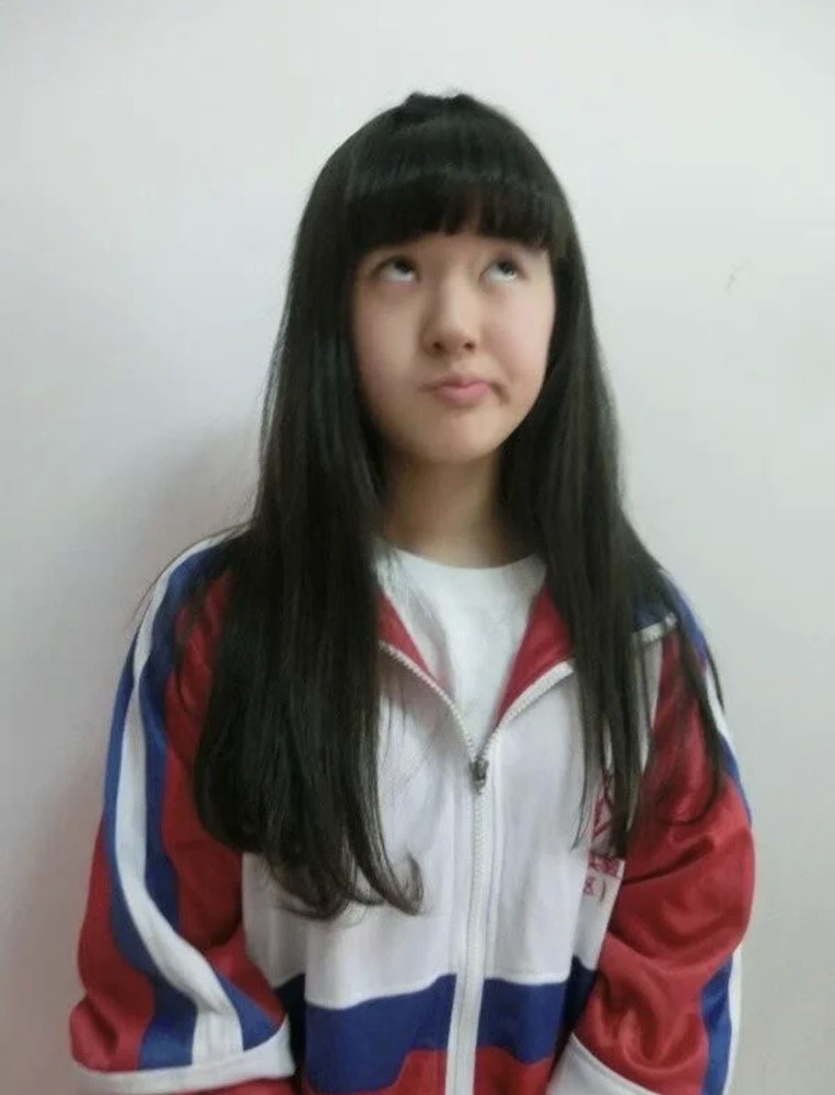 赵露思中学时期穿校服自拍照曝光无滤镜无美颜依然清纯美丽很明显没