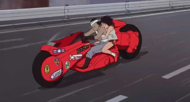 比如片中摩托车追逐画面和《阿基拉》没啥不同,尤其是李云祥载着喀莎