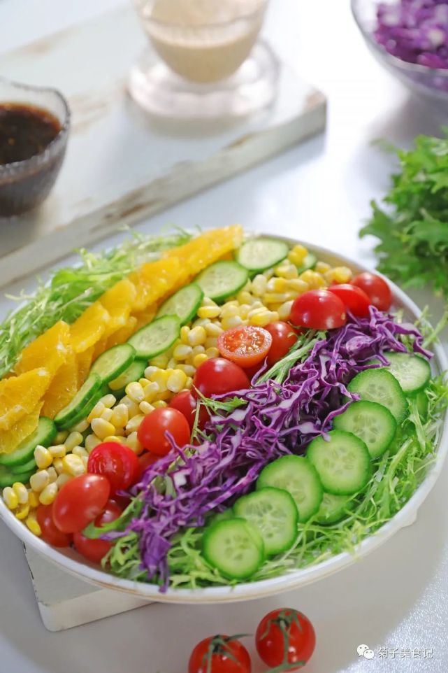 大年初一除了传统美食这道五彩蔬菜沙拉吃起来寓意平安