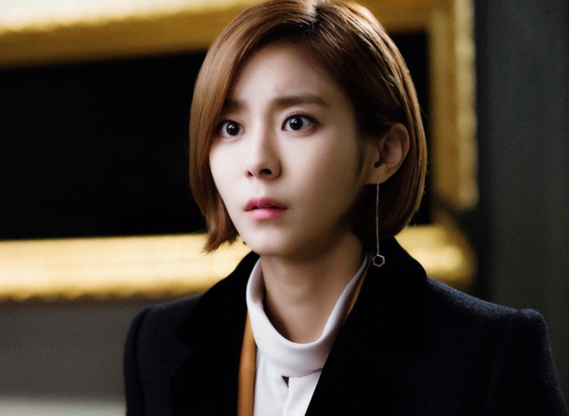 她是女团afterschool的成员,一出道便备受关注,但是刚出道时的她有一