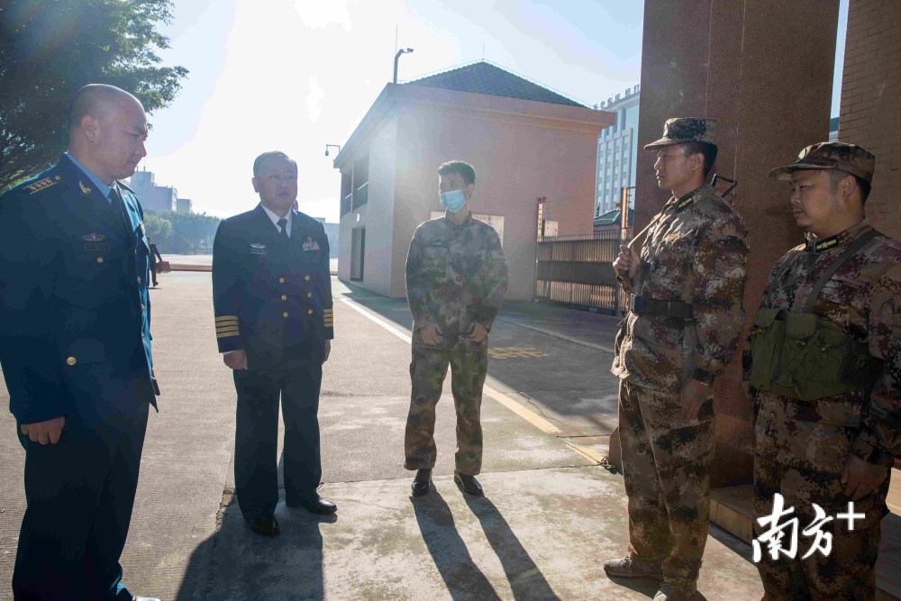 東莞軍分區領導走訪慰問值班執勤官兵