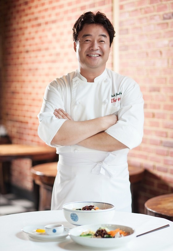 白钟元靠吃引起中国网友注意却又因偷被中国网友抵制