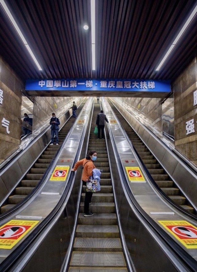重庆皇冠大扶梯有多长图片