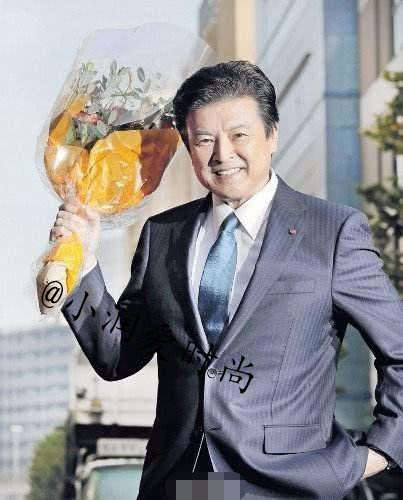 唐探3:三浦友和满头白发还是帅,戴眼镜好斯文,西装也穿得好看_腾讯