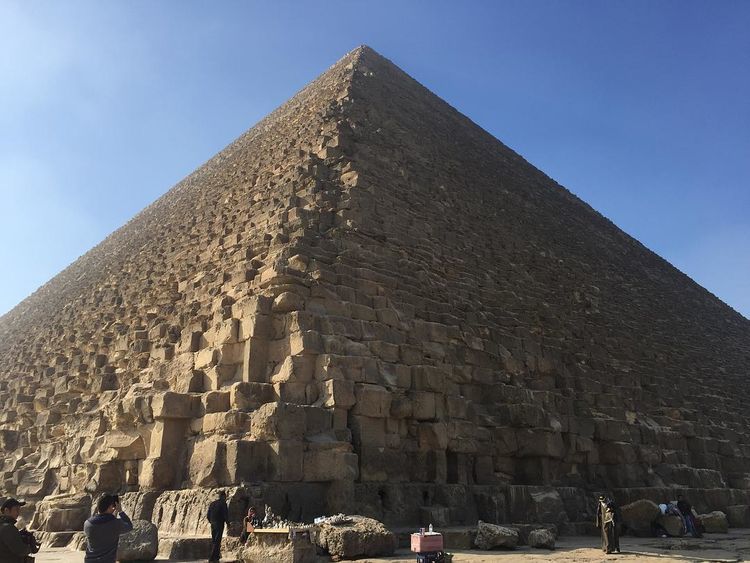 胡夫金字塔|时间可抹掉一切，但却难以毁掉金字塔，据说它还能保存六万年