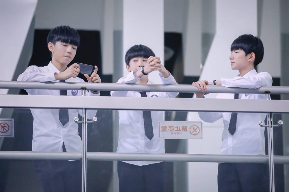 在时代峰峻辞职之后创办了原际画,也在时代峰峻带走了黄其淋和黄宇航