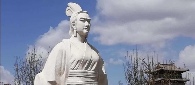 汉宣帝期间,冯奉世任光禄大夫;汉元帝时期被封为关内侯!
