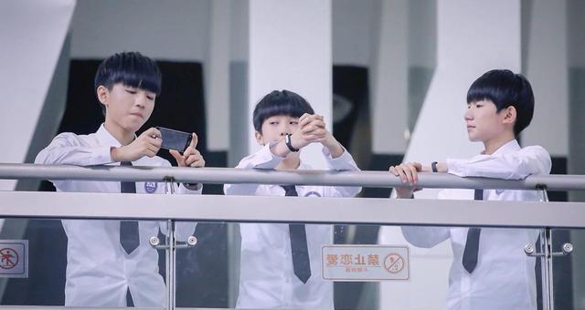 创4搞事情周震南问林墨能否超过何洛洛林墨回答显情商