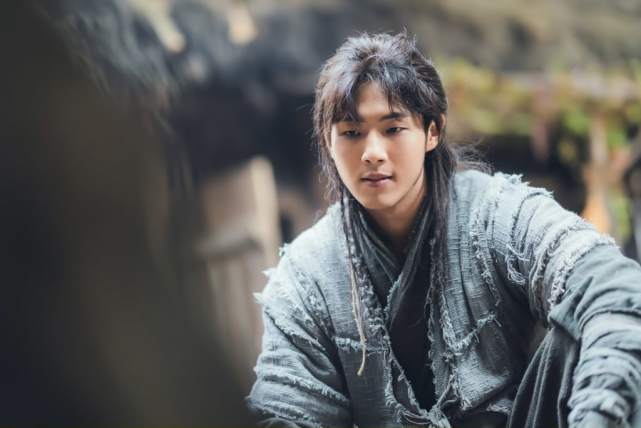 金志洙在新剧《月升之江》中救了金所泫的命