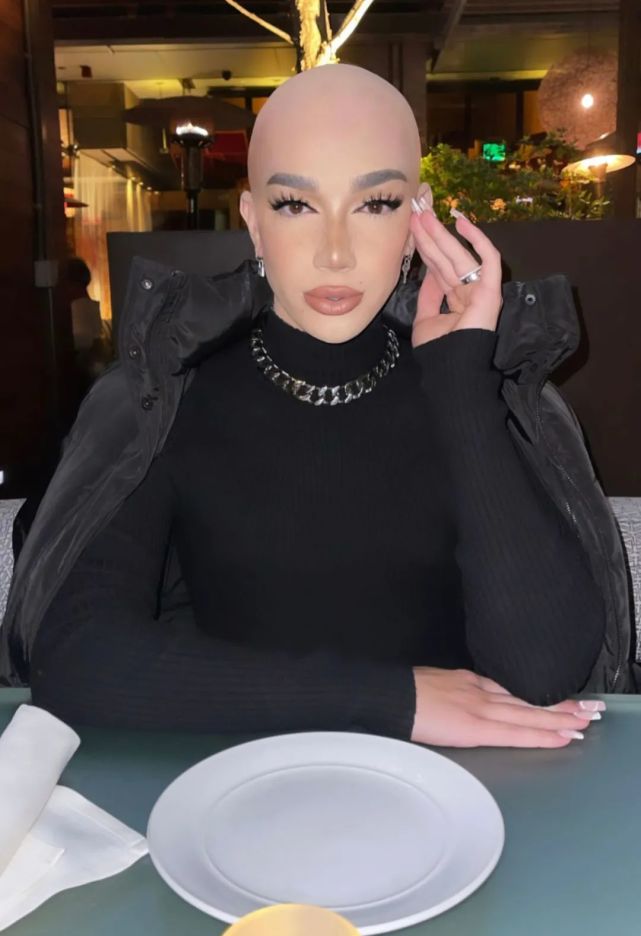 james charles 最新光頭造型,新年新風格