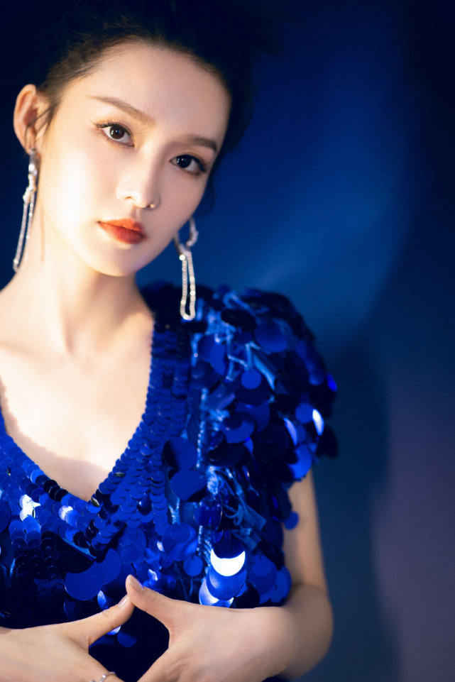 李沁.卿卿美色迷人.蓝裙美图