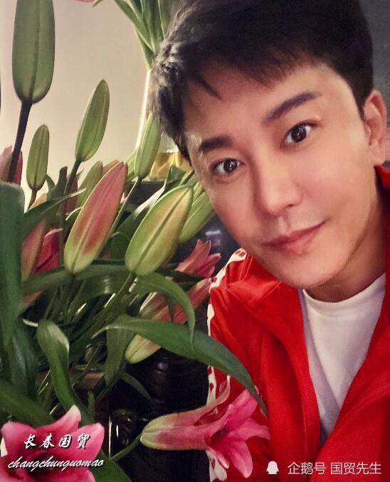 52岁歌手毛宁近照曝光面部表情僵硬网友直呼认不出