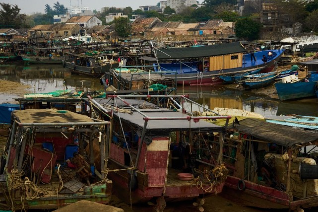 实拍广西北海的小渔村旁边就是北部湾一号渔民赶海景色美