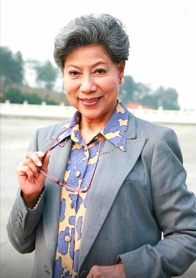 被古天乐照顾的女人 香港"鬼后"罗兰