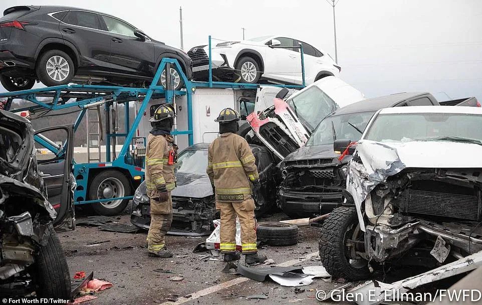 美国高速发生重大交通事故133辆车连环相撞6人死亡65人伤