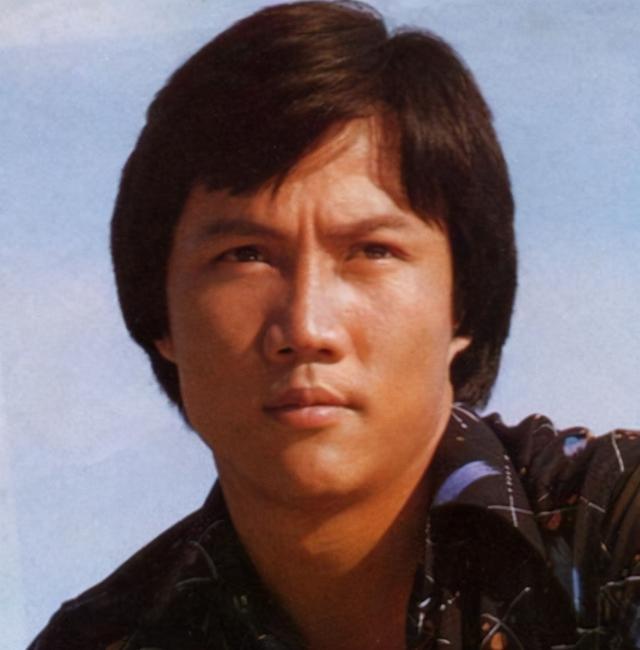 黄元申:33岁爆红,曾与赵雅芝传过绯闻,为何41岁遁入空门?