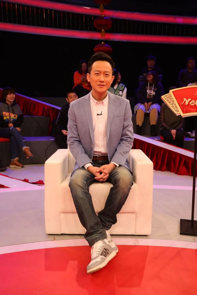 康建翊,赵旭带来《台前幕后》.吴南言,王志博奉上《拴娃娃》.