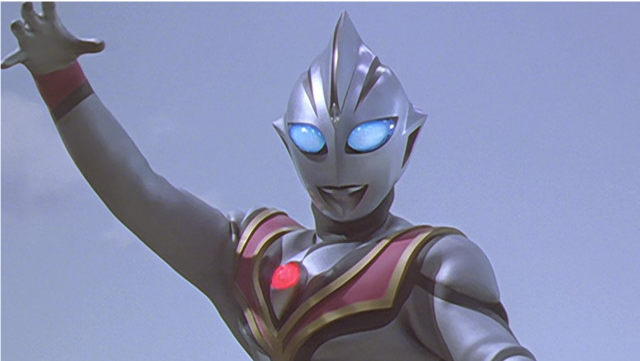 奥特曼带有的是正木敬吾的意识来战斗) 闪耀蓝色邪光的邪恶迪迦的眼睛