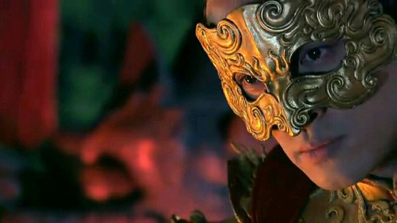 影视剧里的面具:热巴秒变雷震子,杨洋像奥特曼,他靠颜值撑住_腾讯新闻